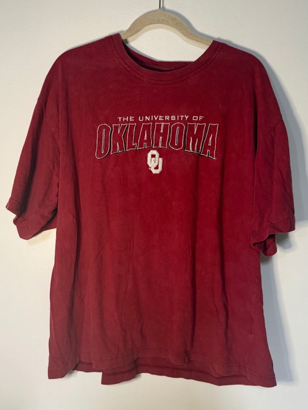 Vintage 90s Starter Oklahoma University OU Red Embroidered NCAA T-Shirt